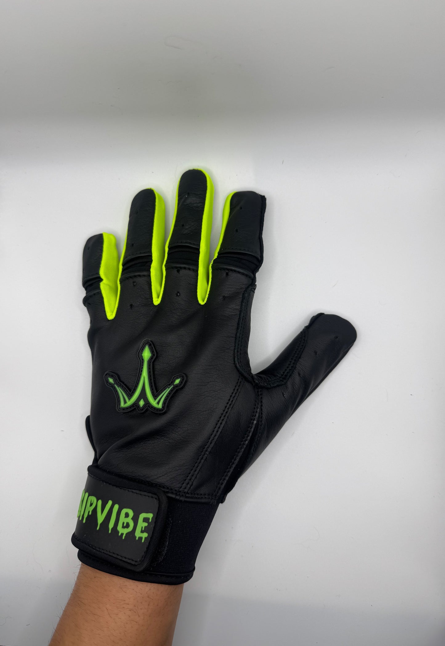 Black and Green - "No doubt. No fear"